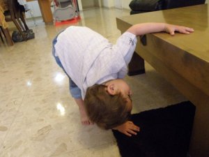 tom looking for ball