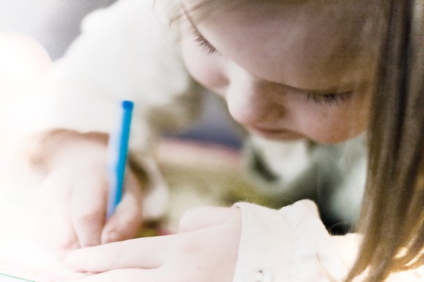 Little_girl_drawing_with_blue_pencil Daniel Foy