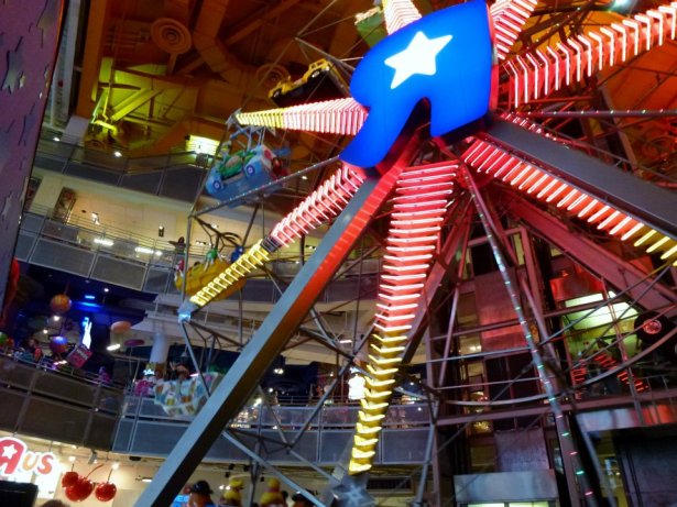 ToysRUs times square SmadarHalperinEpshtein